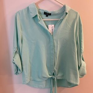 Velvet Hearts NWT Women’s Medium tie front button down